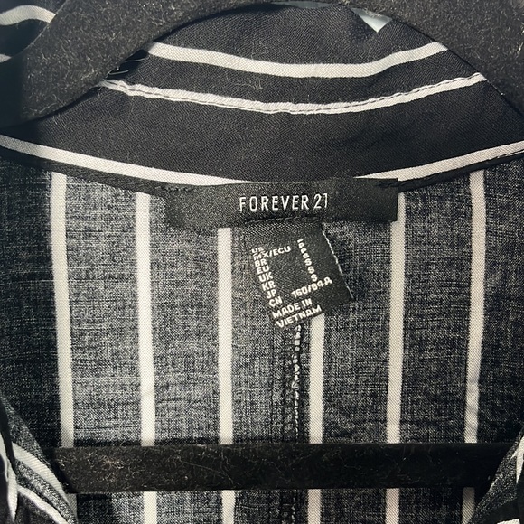 • Forever 21 Black/White Striped Button Up Shirt - Picture 3 of 11